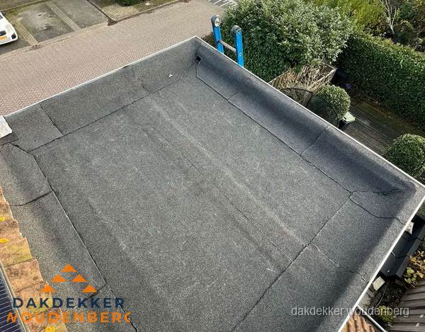 Gerenoveerd plat dak met nieuwe bitumen dakbedekking in Woudenberg Gerenoveerd plat dak met nieuwe bitumen dakbedekking in Woudenberg