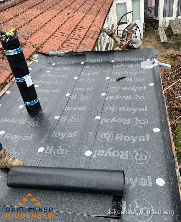 Bitumen dakbedekking leggen op plat dak aanbouw in Woudenberg Bitumen dakbedekking leggen op plat dak aanbouw in Woudenberg