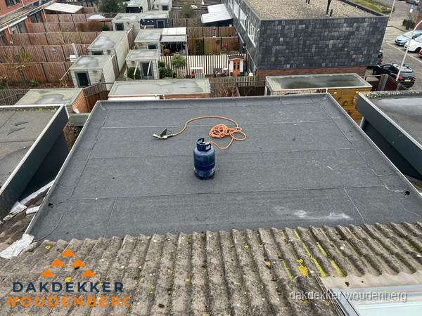 Dakrenovatie afgerond met nieuwe bitumen dakbedekking in Woudenberg Dakrenovatie afgerond met nieuwe bitumen dakbedekking in Woudenberg